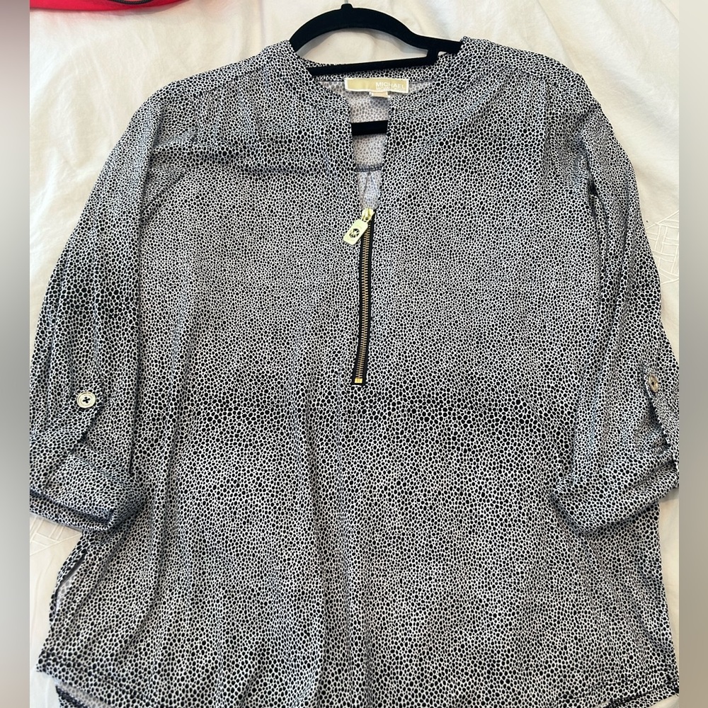 Michael Kors 1/4 zip 3/4 sleeve shirt, medium